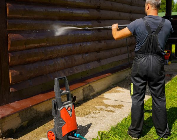 Log Home Pressure Washing in Iowa City