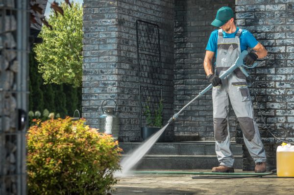 Outside House Cleaning in Iowa City