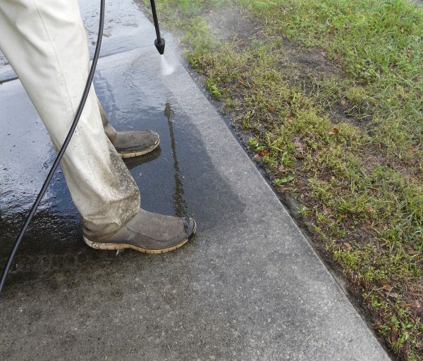 Sidewalk Concrete Cleaning in Iowa City