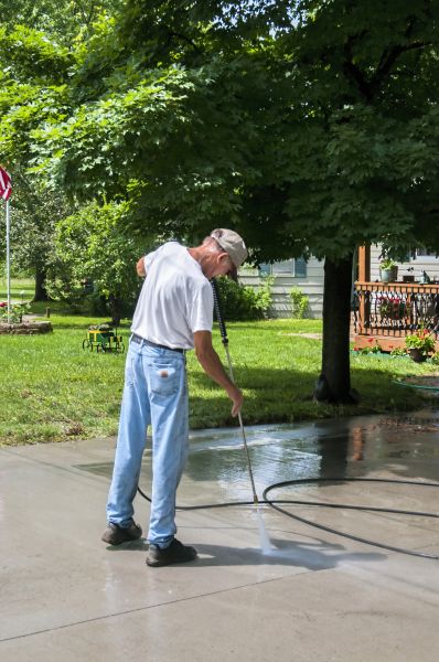 Driveway Concrete Cleaning in Iowa City