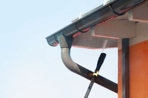 Eaves Power Washing in Iowa City