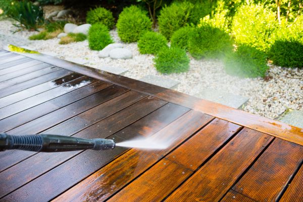 Deck Cleaning in Iowa City